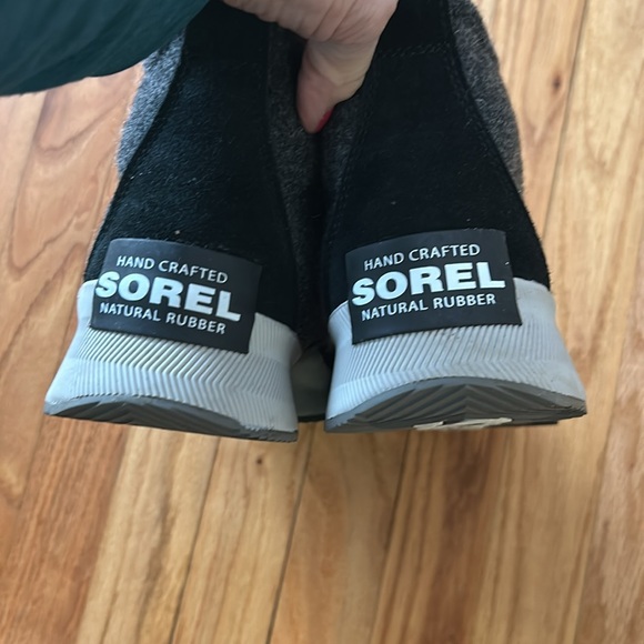 Final sale- Sorel snow boots in gently used condition size 9 - Picture 7 of 10